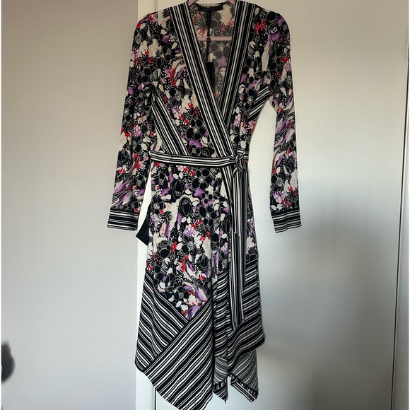 BCBGMaxAzria Dresses & Skirts - Bcbgmaxazria Wrap Dress